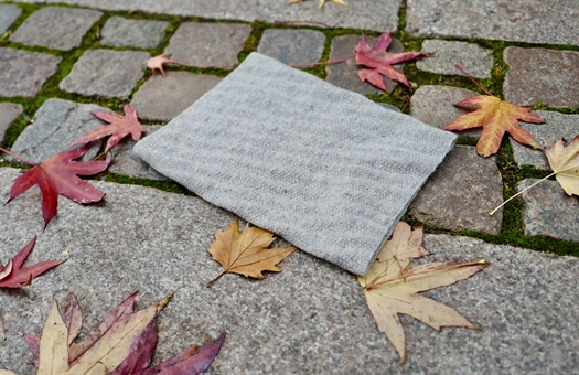 HALSRØR I FORSKUDT PERLERIB designet af Inga Walløe